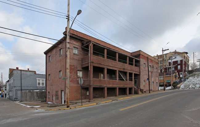 842 Ohio Ave in Glassport, PA - Building Photo - Building Photo