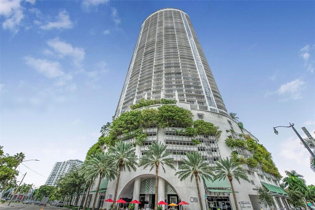 1750 N Bayshore Dr in Miami, FL - Building Photo