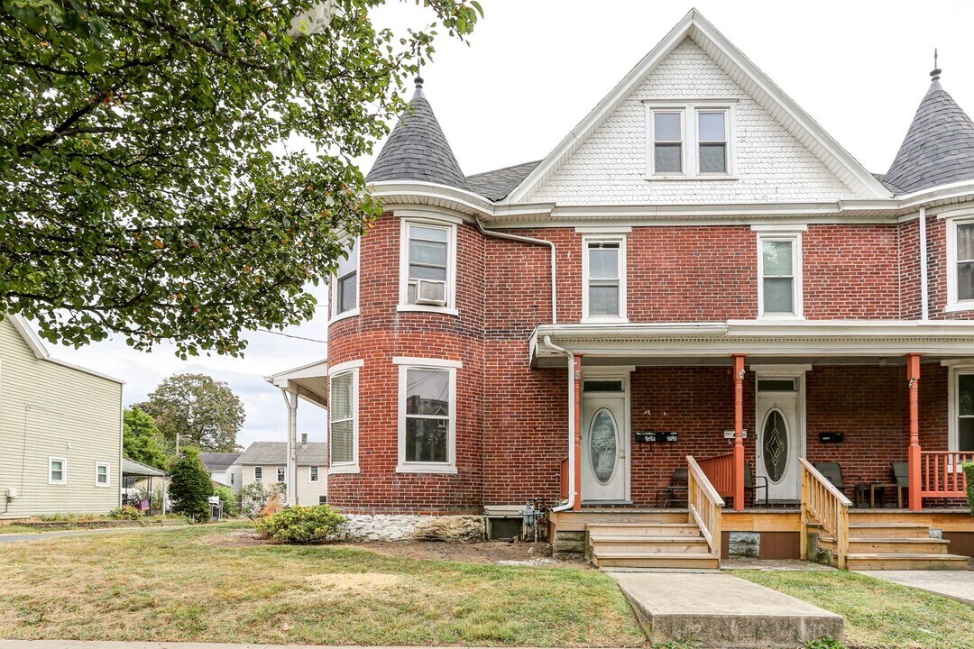 404-406 Hummel Ave in Lemoyne, PA - Building Photo