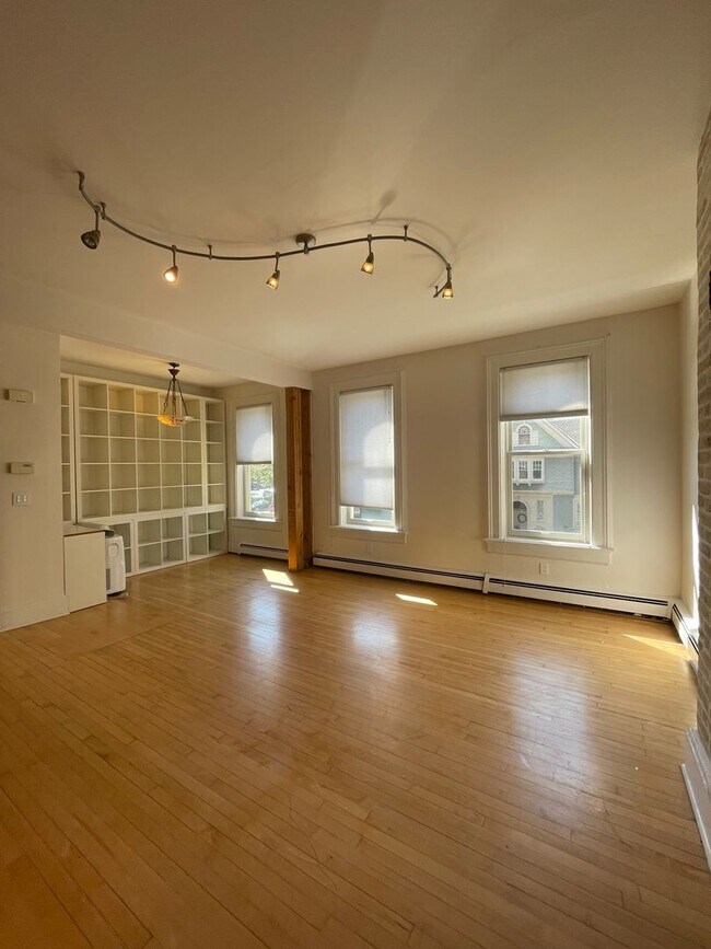 1308 N Astor St-Unit -Unit 3 (upper) in Milwaukee, WI - Foto de edificio - Building Photo