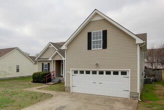 3696 S Naples Ct in Clarksville, TN - Building Photo - Building Photo
