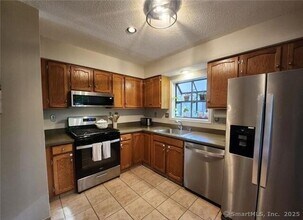 3 Sterling Pl in Avon, CT - Building Photo - Building Photo