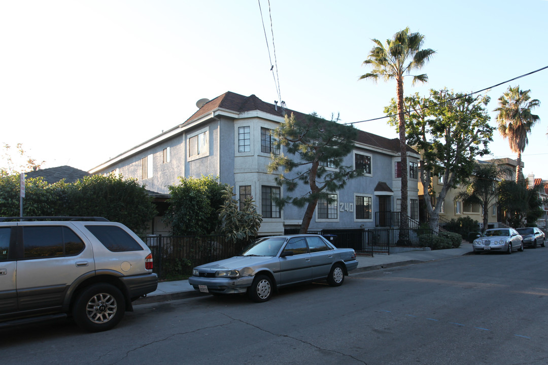 240 W Spazier Ave in Burbank, CA - Foto de edificio