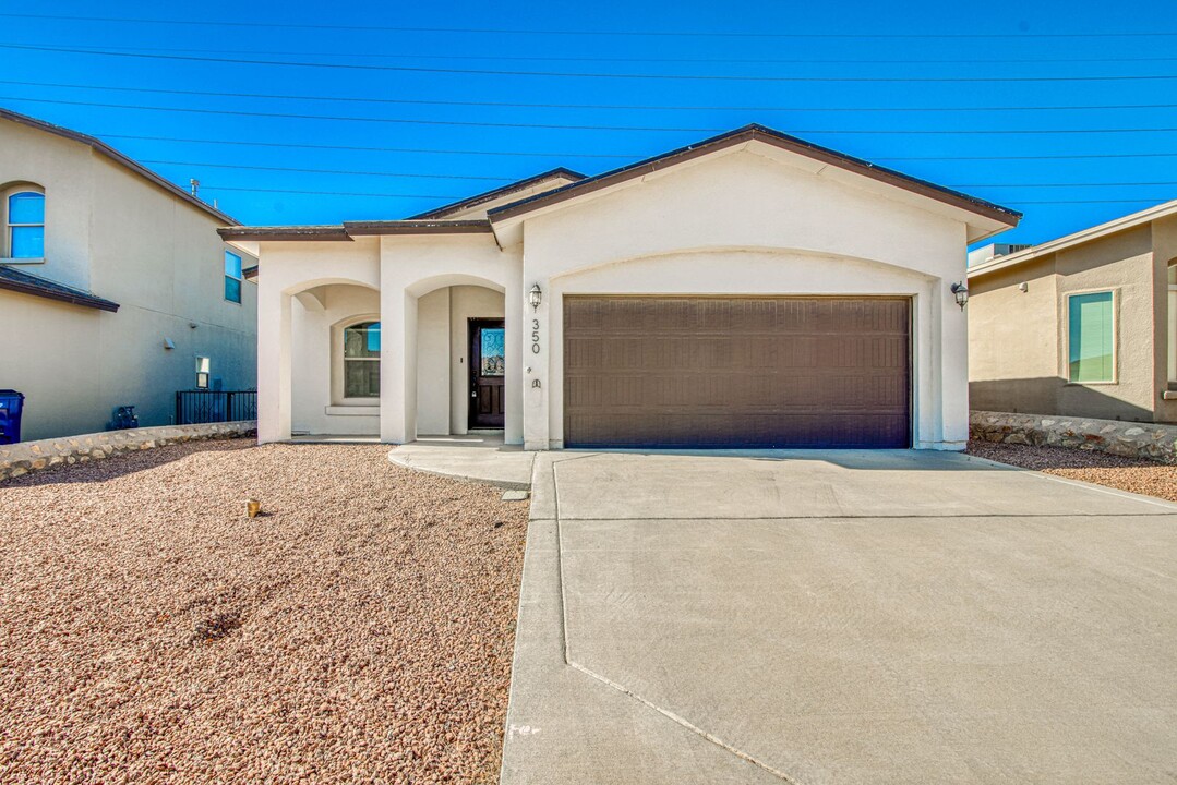 350 Aidan Gordon Cir in El Paso, TX - Building Photo