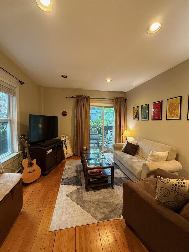 35 Regent St, Unit 1 in Cambridge, MA - Building Photo - Building Photo