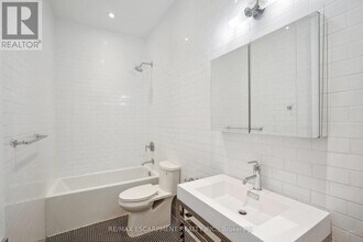 220 Dundurn St S in Hamilton, ON - Building Photo - Building Photo