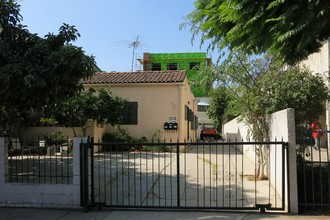 427 N Kenmore Ave in Los Angeles, CA - Building Photo - Building Photo