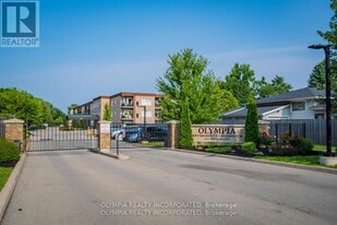 4644 Pettit Ave in Niagara Falls, ON - Building Photo