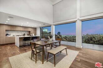 1735 Summitridge Dr in Beverly Hills, CA - Building Photo - Building Photo