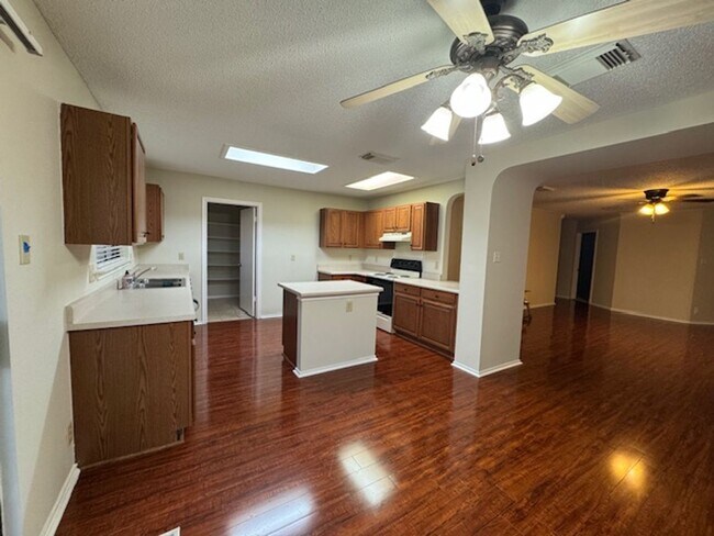 10114 Sandbrook Hill in San Antonio, TX - Building Photo - Building Photo