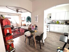 740 SW 7th St in Miami, FL - Building Photo - Building Photo