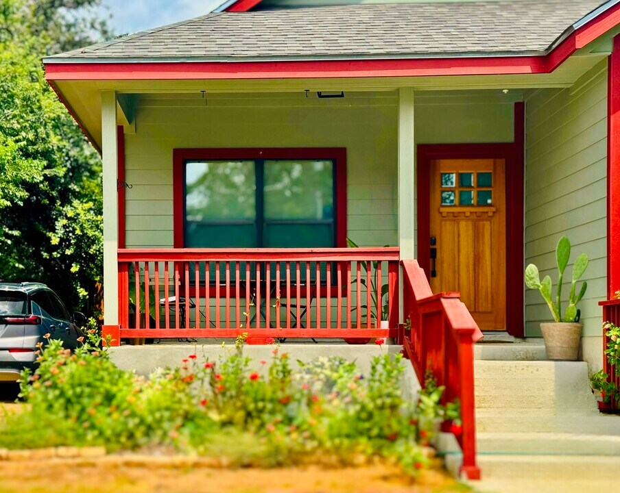 607 Dawson St in San Antonio, TX - Building Photo