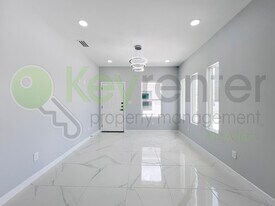 913 N Woodson Ave in Edinburg, TX - Building Photo