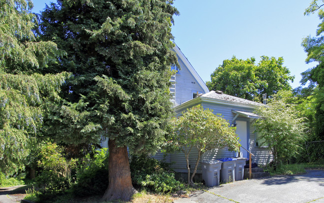 3512 Grand Ave in Everett, WA - Foto de edificio - Building Photo