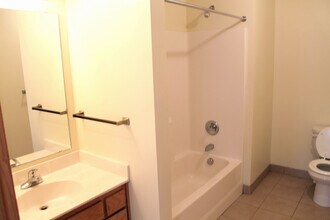 Beaver Creek Village in Maplewood, MN - Building Photo - Building Photo