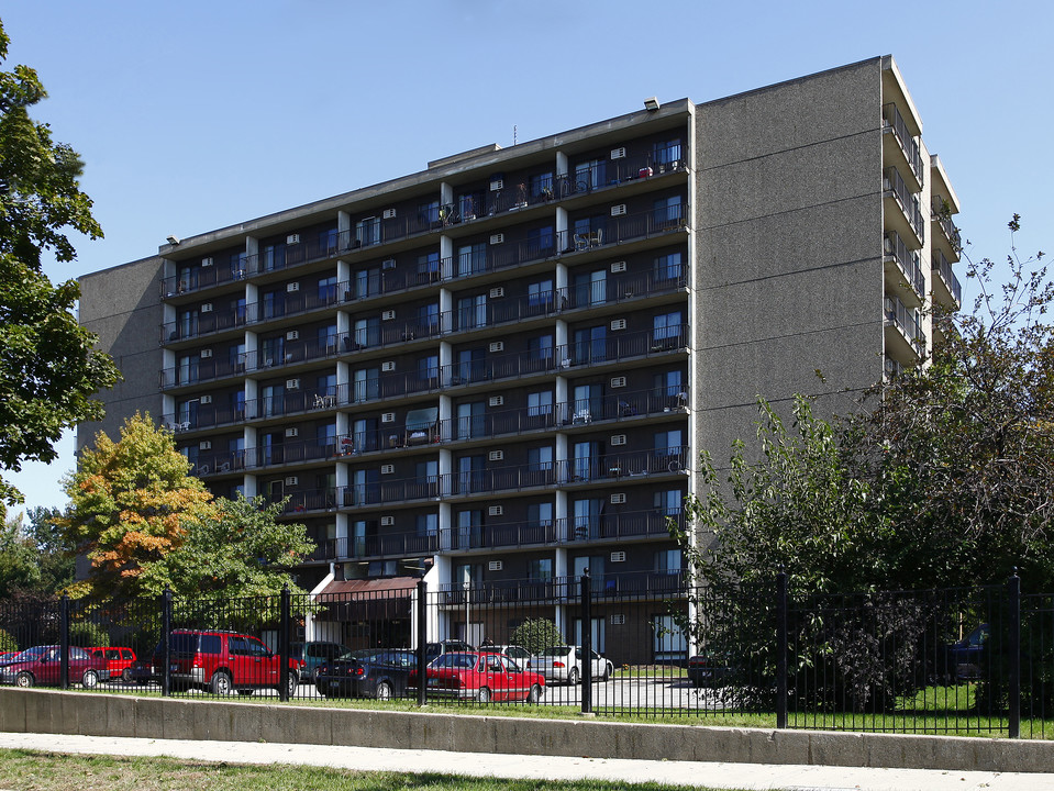 Kingsbury Towers in Cleveland, OH - Building Photo