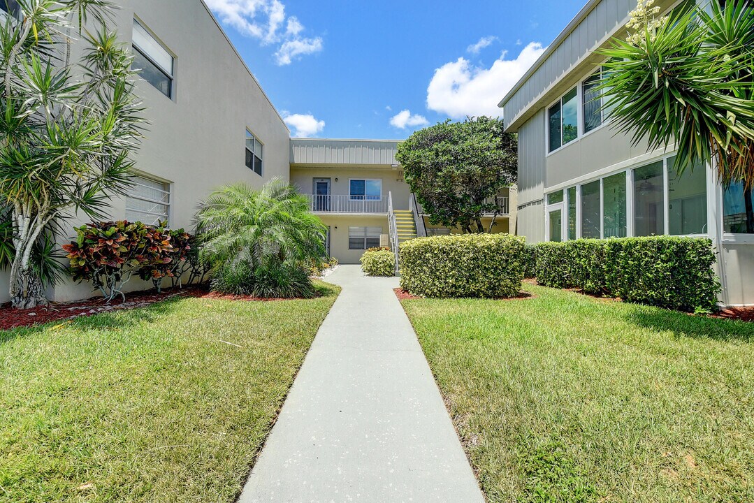 318 Monaco Blvd in Delray Beach, FL - Building Photo