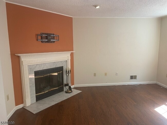 17 Cameo Ct in Franklin Township, NJ - Building Photo - Building Photo