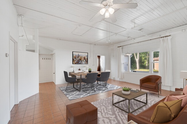 911 Lincoln Ave, Unit Carriage House in St. Paul, MN - Building Photo - Building Photo