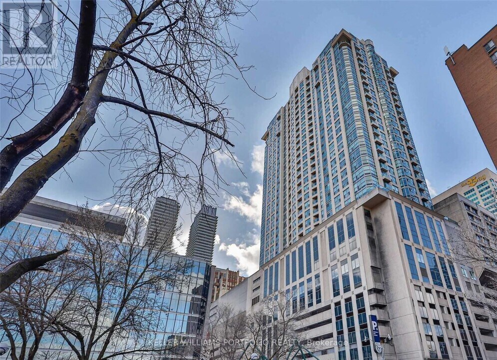 8-2908 Park Rd in Toronto, ON - Building Photo