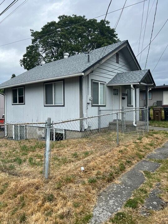 1309 S 43rd St in Tacoma, WA - Building Photo