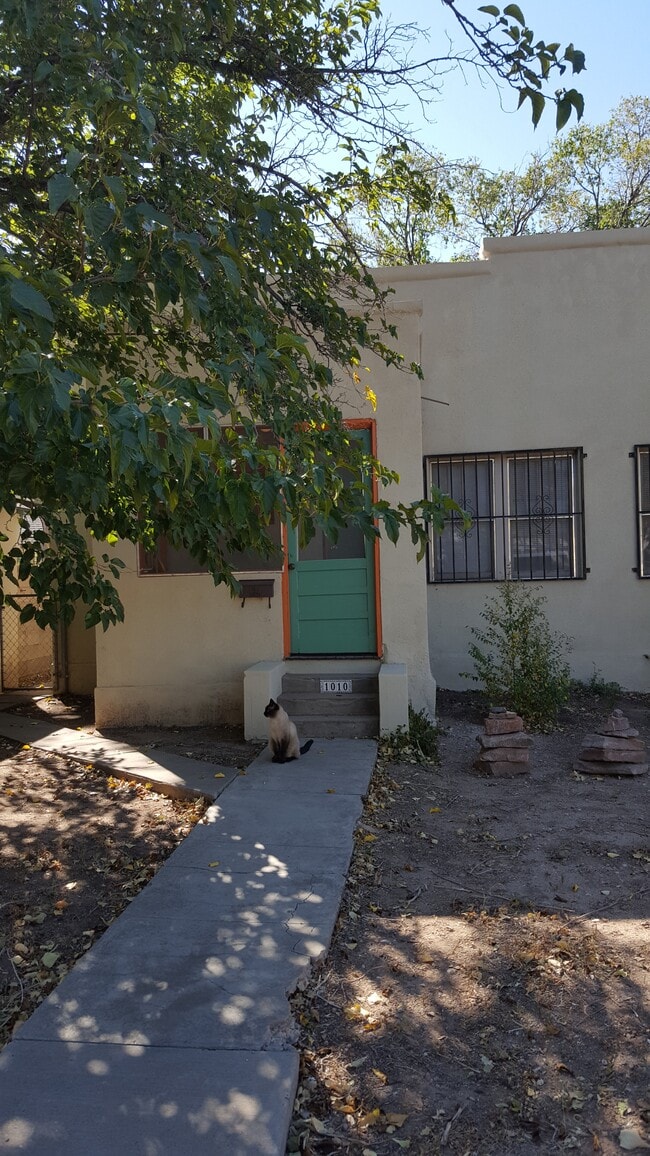 1010 Fruit Ave NW, Unit East in Albuquerque, NM - Building Photo - Building Photo