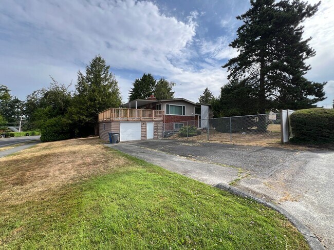 802 S 235th Pl in Des Moines, WA - Building Photo - Building Photo