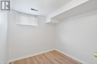 865 Glencairn Ave in Toronto, ON - Building Photo - Building Photo