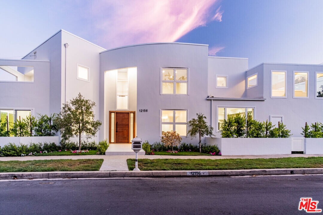12156 Leven Ln in Los Angeles, CA - Building Photo