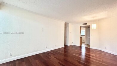 303 Gardens Dr in Pompano Beach, FL - Building Photo - Building Photo