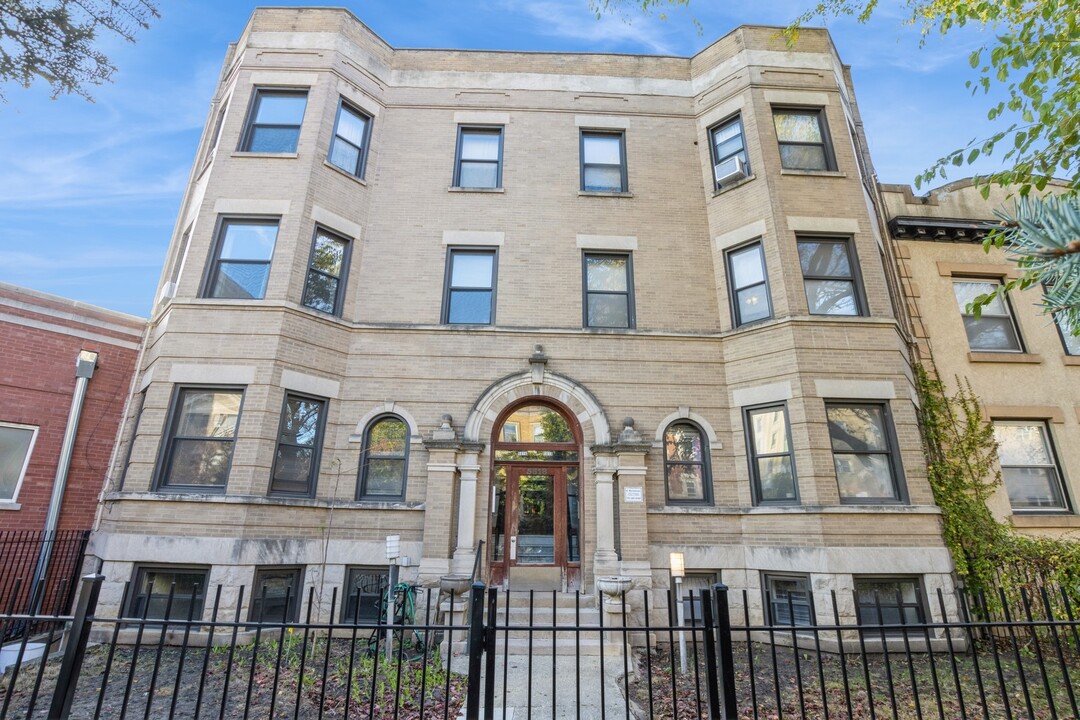 5616 N Winthrop Ave in Chicago, IL - Building Photo