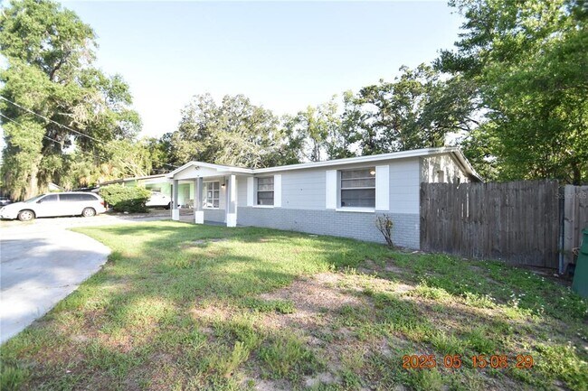 3908 E Hanna Ave in Tampa, FL - Building Photo - Building Photo