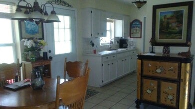 1318 Walnut St in Green Cove Springs, FL - Building Photo - Building Photo