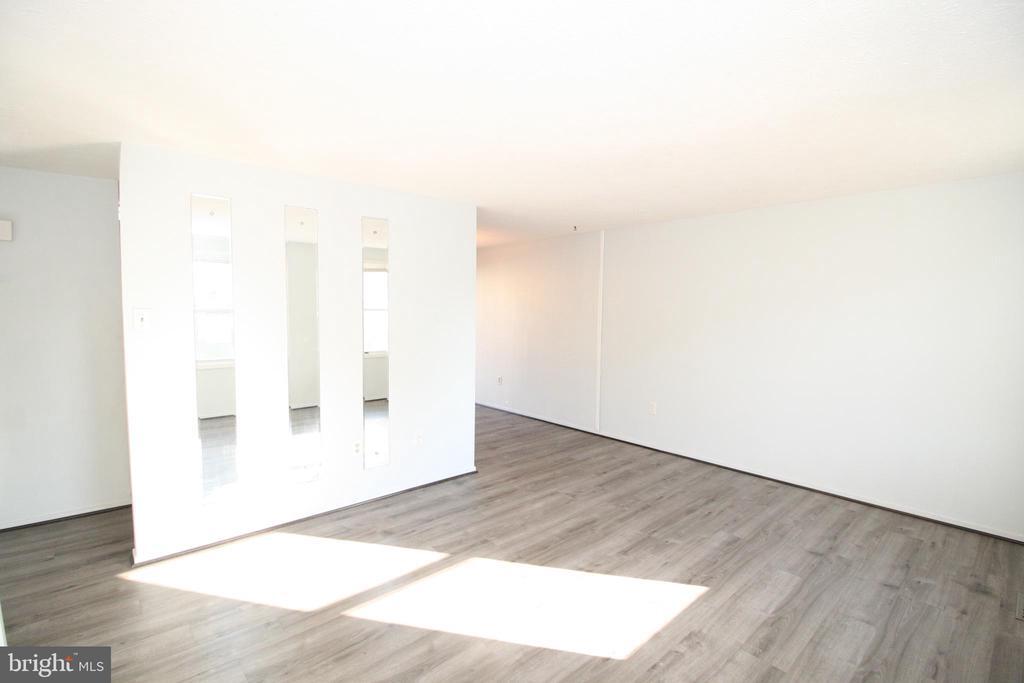 1378 Rollinghouse Dr in Frederick, MD - Building Photo