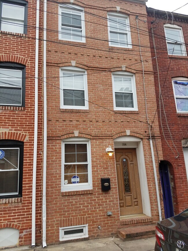 property at 104 S Regester St