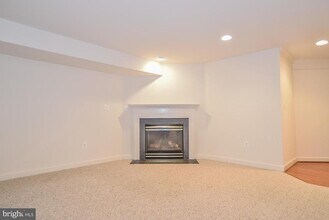 4284 Park Green Ct in Fairfax, VA - Building Photo - Building Photo