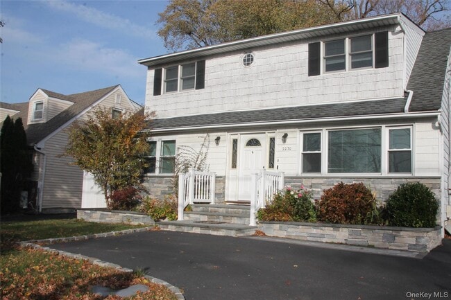 2230 New York Ave in Huntington Station, NY - Building Photo - Building Photo