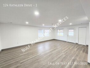 124 Kathleen Dr in New Brighton, PA - Foto de edificio - Building Photo