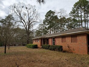 105 Crestview Dr in East Dublin, GA - Building Photo - Building Photo