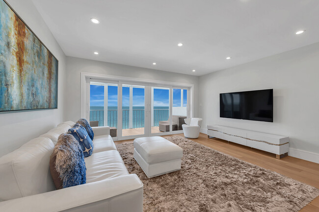 property at 2885 Gulf Shore Blvd N