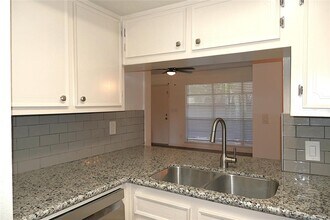 6429 Bayou Glen Rd in Houston, TX - Building Photo - Building Photo