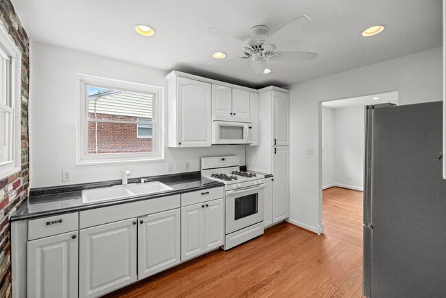 property at 1207 Brooke Dr