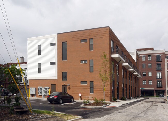 705 E Walnut St in Indianapolis, IN - Building Photo - Building Photo