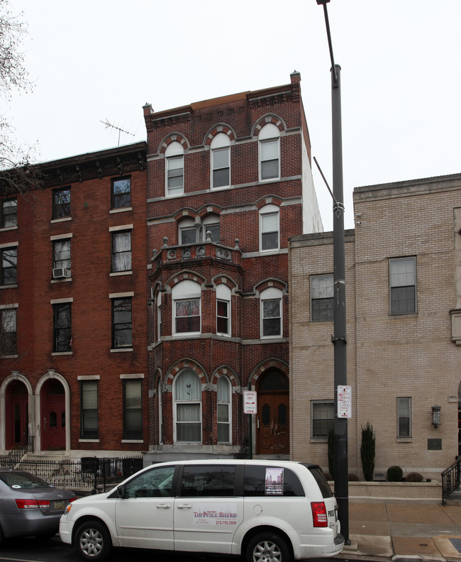 1325 S Broad St in Philadelphia, PA - Foto de edificio - Building Photo