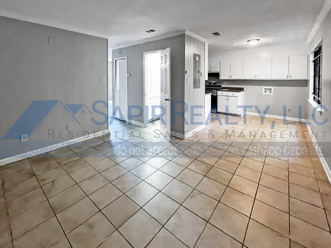 6354 Shannon Pkwy in Union City, GA - Building Photo - Building Photo