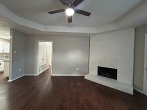 6320 Holiday Ln in North Richland Hills, TX - Foto de edificio - Building Photo