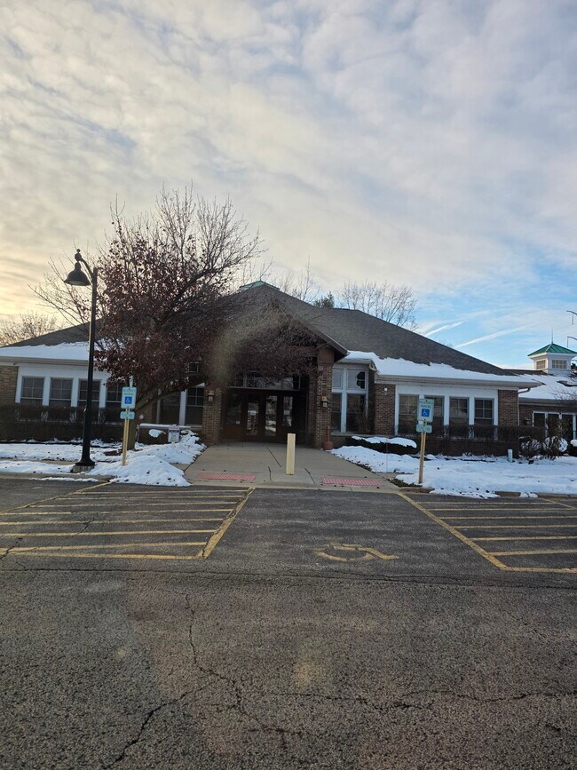 104 Clubhouse Ln in Oswego, IL - Building Photo - Building Photo