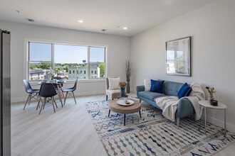 261 Marshall St in Paterson, NJ - Building Photo - Interior Photo