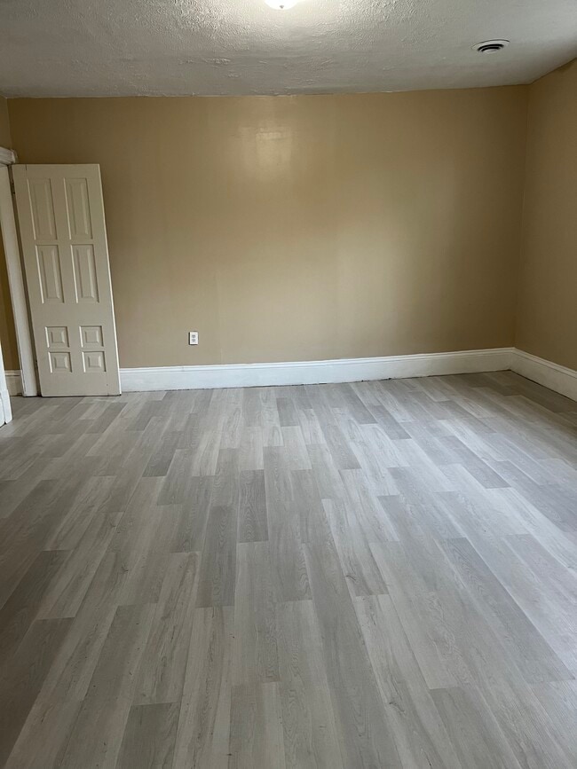 135 W 1st St, Unit 2