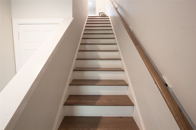 2779 Clinton Dr in Houston, TX - Foto de edificio - Building Photo